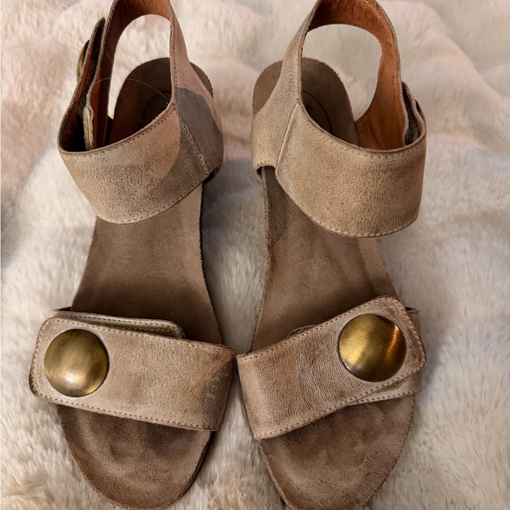 Taos Taupe Wedges with Brass Details - Picture 2 of 7